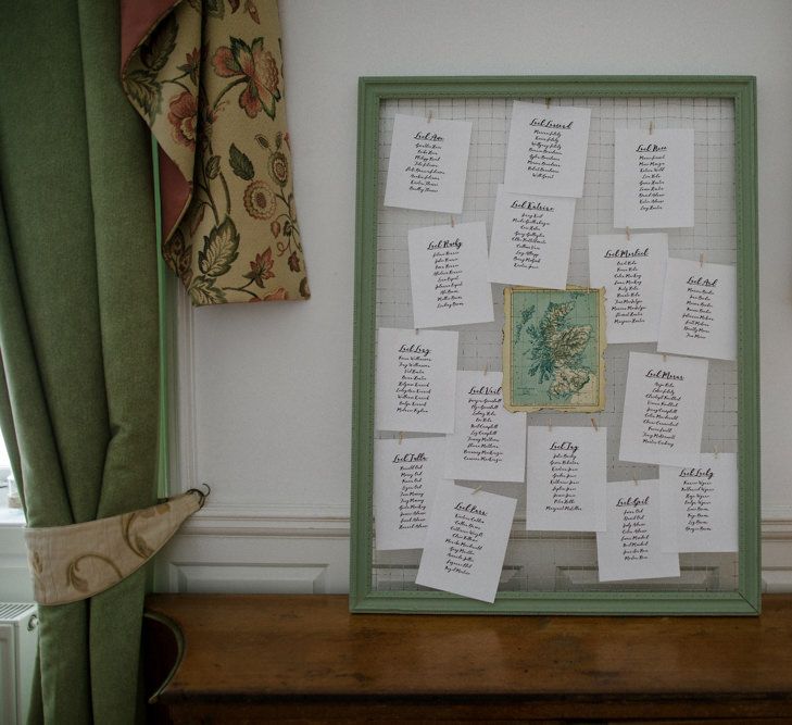 Chicken Wire Table Plan | Woodland Themed Wedding at Achnagairn Estate near Inverness, Scotland | Zoe Alexander Photography