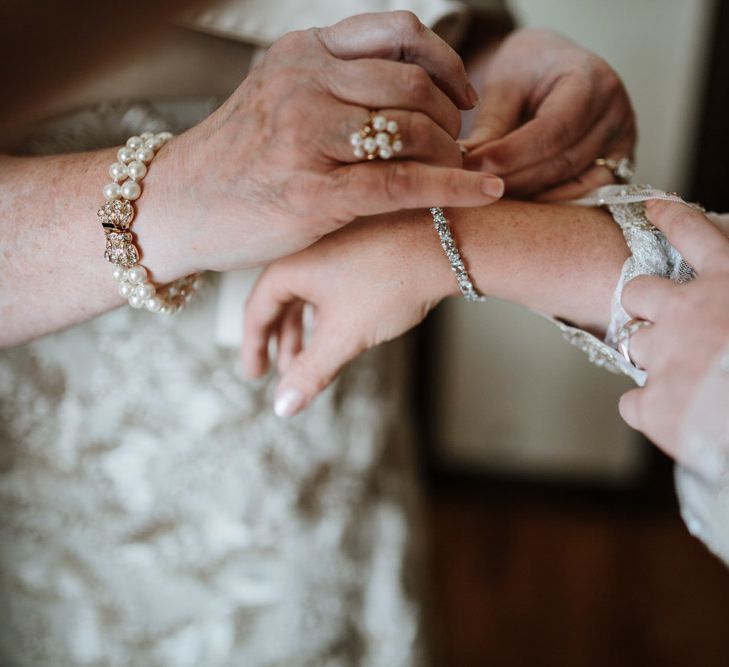 Wedding Morning Bridal Preparations | Bridal Jewellery | Natural Wedding at Northbrook Park, Surrey | Green Antlers Photography | Gione Da Silva Film