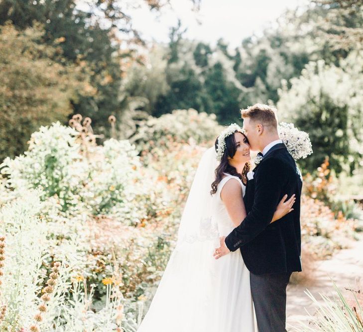 Stunning veil | Couple Shots | Askham Hall | Photography by Jessica Reeve.