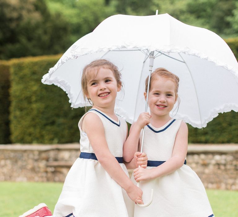 Wedding Guests | Classic Green & White Outdoor Country Wedding at Voewood in Norfolk, Planned & Styled by Vanilla Rose Weddings & Events | Julie Michaelsen Photography