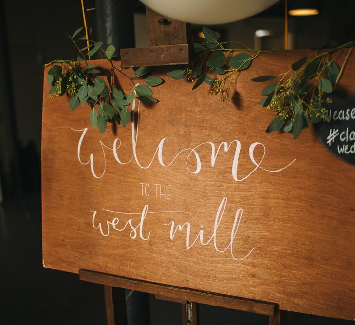 Wooden Wedding Welcome Sign | S6 Photography