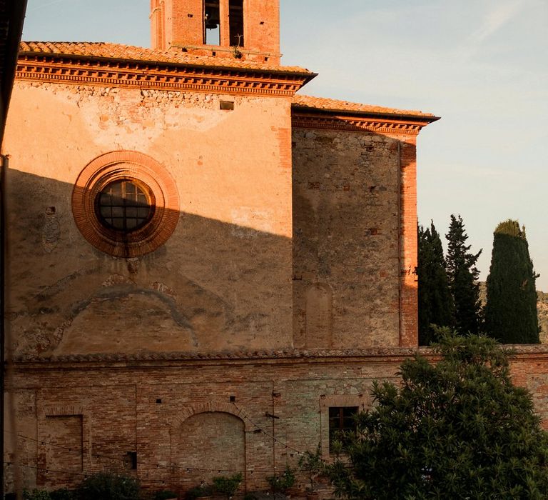 Festoon Light Outdoor Reception | Destination Wedding at Pienza, Italy | Nordica Photography