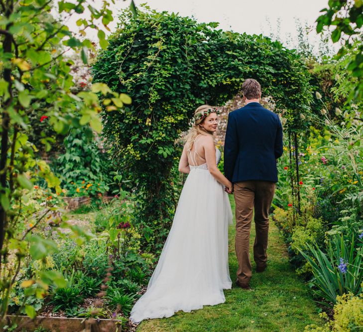 Bride & Groom Country Garden