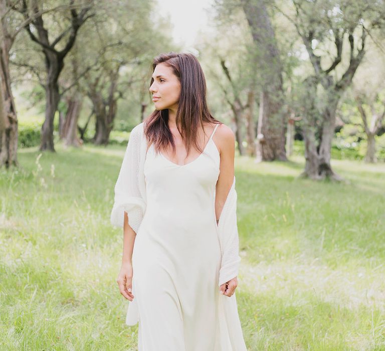 Bride in Charlie Brear Gown & Cashmere Wrap | Greenery on the French Riviera | Purewhite Photography | D'amour et de deco Styling