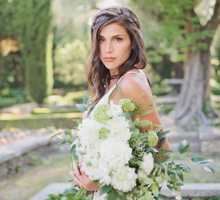 Bride in Charlie Bear Gown with White Bouquet | Greenery on the French Riviera | Purewhite Photography | D'amour et de deco Styling