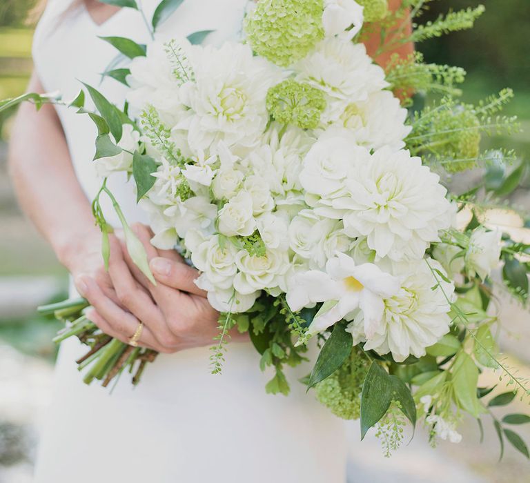 Bride in Charlie Bear Gown with White Bouquet | Greenery on the French Riviera | Purewhite Photography | D'amour et de deco Styling