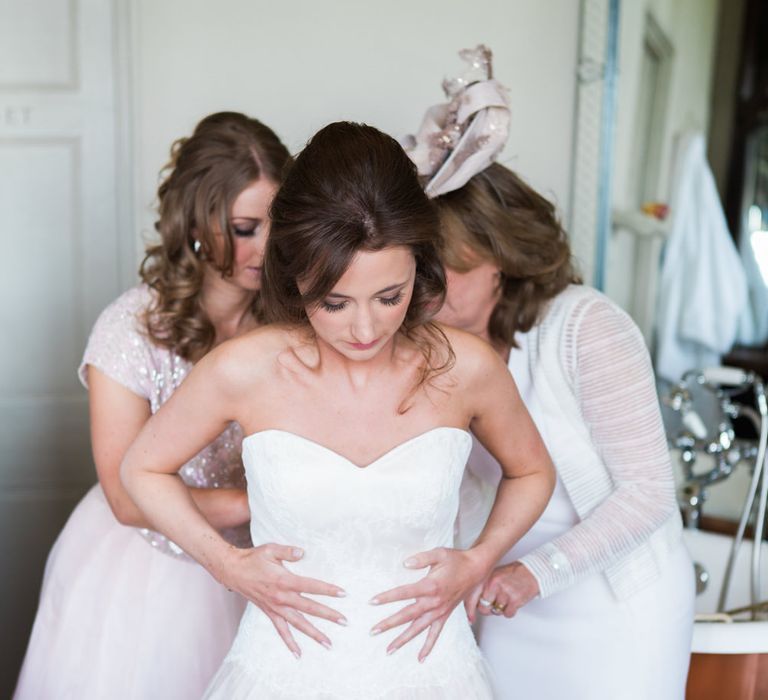 Getting Ready | Bridal Preparations | Bride in Sarah Bussey from Ivory & Co. Gown | Elegant Blush Pink & White Wedding at Aynhoe Park in Oxfordshire | Lucy Davenport Photography