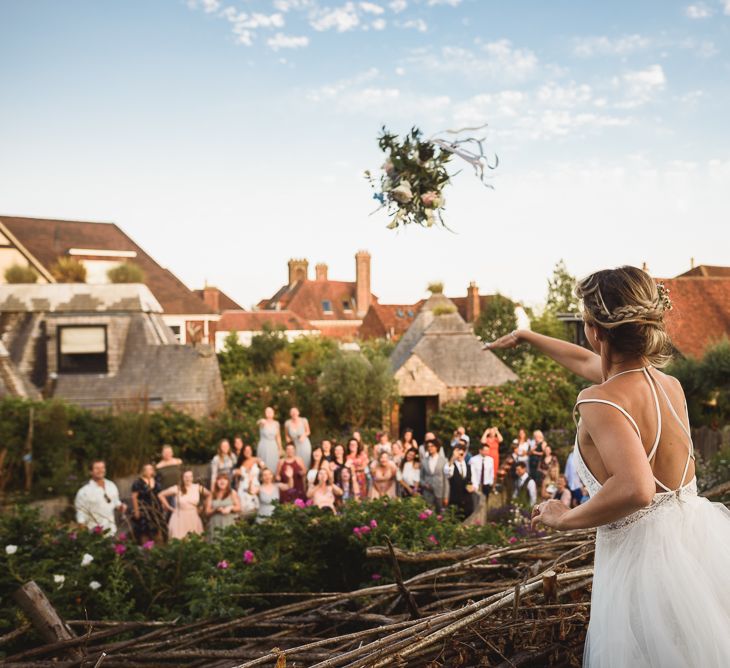 Bouquet Toss Photo