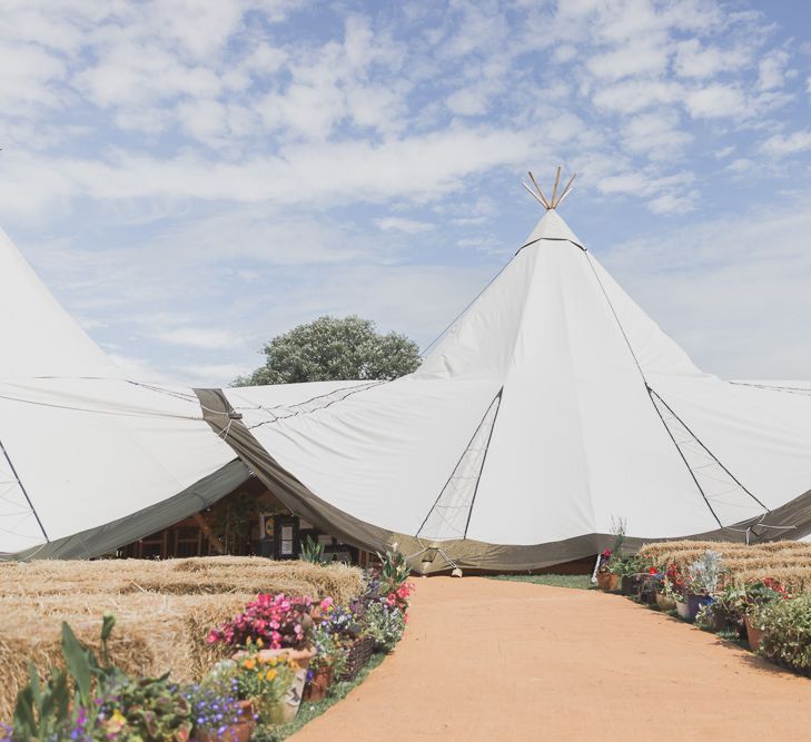 White Big Hat Tipis For Wedding