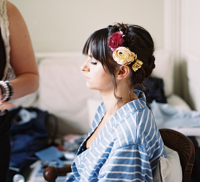 Fresh Flowers in Bridesmaid Hair | Wedding Morning Flower Preparations | Classic Wedding at Trafalgar Tavern, Greenwich, London | Ann-Kathrin Koch Photography