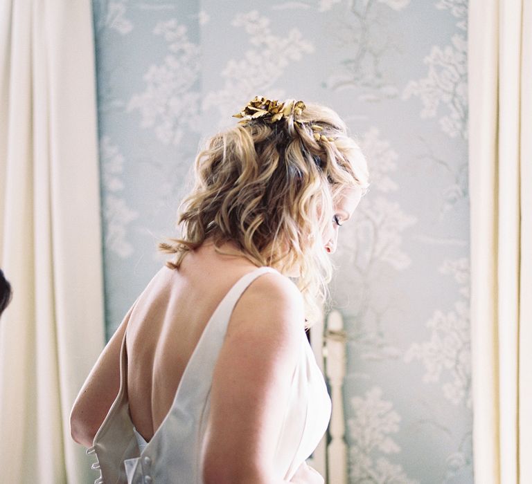 Getting Ready | Bride in Sassi Holford Gown | Classic Wedding at Trafalgar Tavern, Greenwich, London | Ann-Kathrin Koch Photography