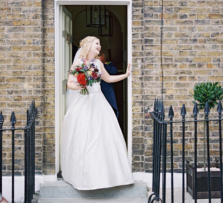 Bride in Sassi Holford Gown | Classic Wedding at Trafalgar Tavern, Greenwich, London | Ann-Kathrin Koch Photography