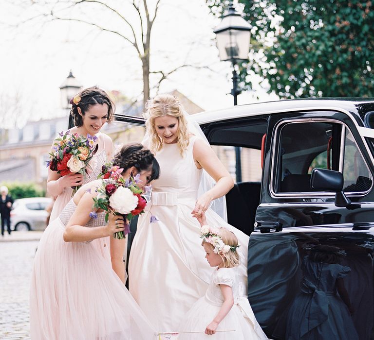 Bride in Sassi Holford Gown | Bridal Party | Classic Wedding at Trafalgar Tavern, Greenwich, London | Ann-Kathrin Koch Photography