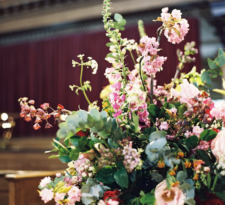 Floral Arrangement | St Alfege Church Wedding Ceremony | Classic Wedding at Trafalgar Tavern, Greenwich, London | Ann-Kathrin Koch Photography