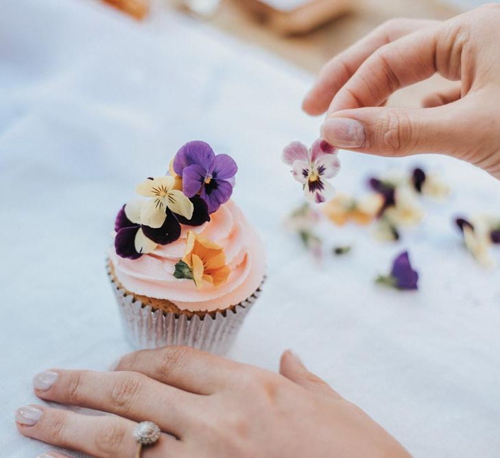 Hen Party Ideas // Edible Flowers For Cupcake Decorating