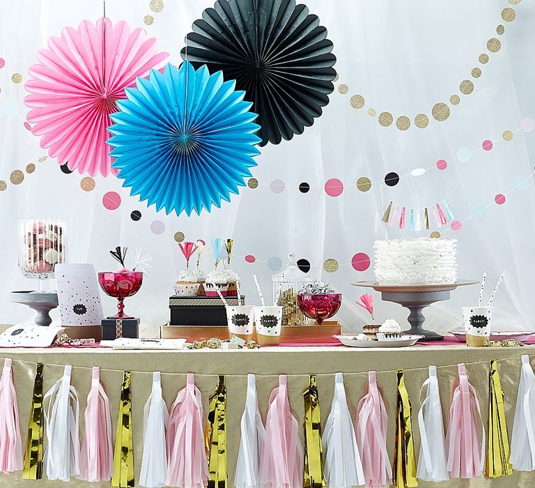 Hen Party Decor From <a href="https://www.weddinginateacup.co.uk/shop/its-a-hen-do/" target="_blank" rel="noopener">Wedding In A Teacup</a>