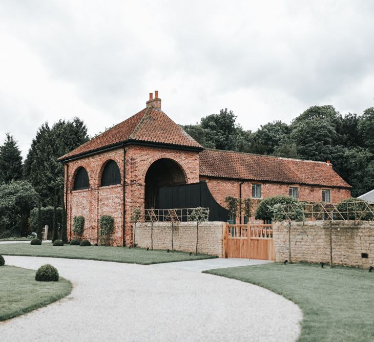 Hazel Gap Barn Wedding Mrs Umbels Flowers High Street Wedding Party Pear & Bear Photography