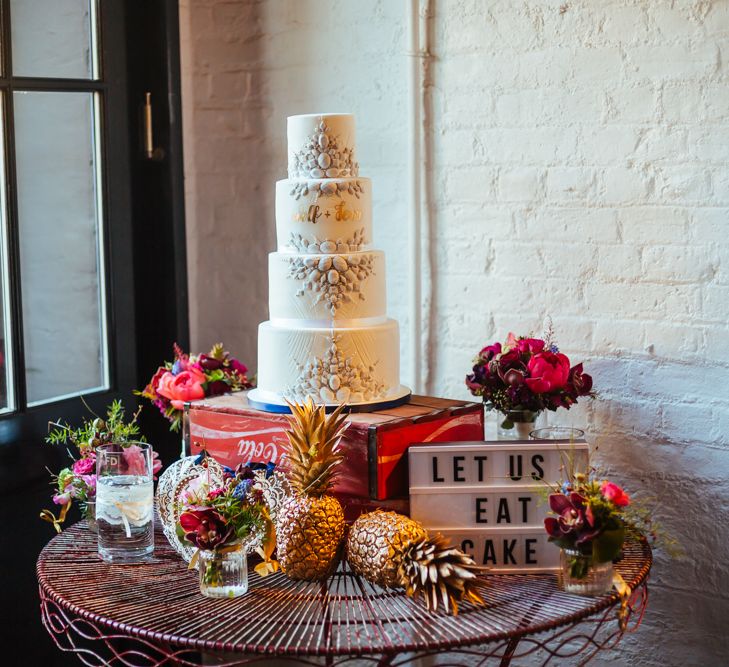 Wedding Cake | Light box Decor | Helen Abraham Photography