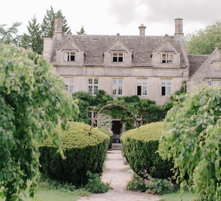 Outdoor Pastel Country Garden Wedding at Barnsley House in Cirencester | M and J Photography | Motion Farm Wedding Films