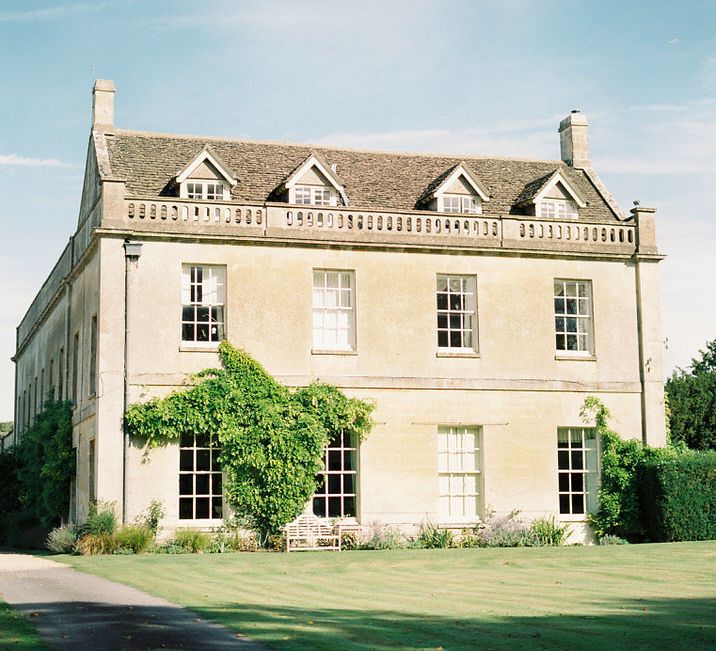 A Romantic Pastel Wedding at Dauntsey Park in the Wiltshire English Countryside | Imogen Xiana Photography