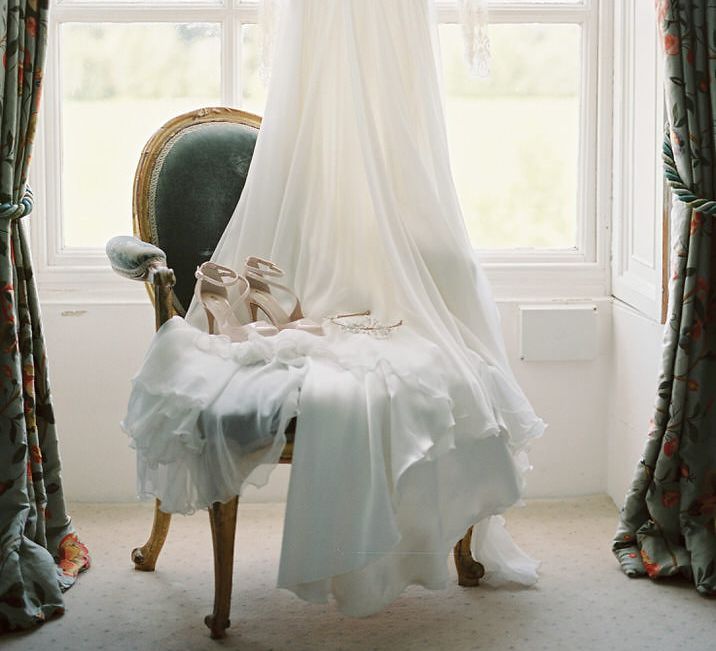 Suzanne Neville Camelia Gown | A Romantic Pastel Wedding at Dauntsey Park in the Wiltshire English Countryside | Imogen Xiana Photography