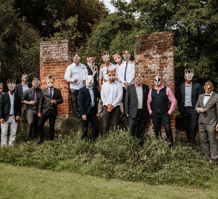 Perfect Modern Wedding Group Shot | Farmhouse at Redcoats | Green Antlers Photography