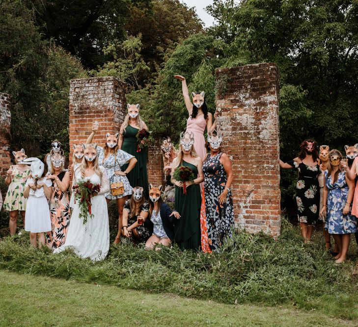 Perfect Modern Wedding Group Shot | Farmhouse at Redcoats | Green Antlers Photography