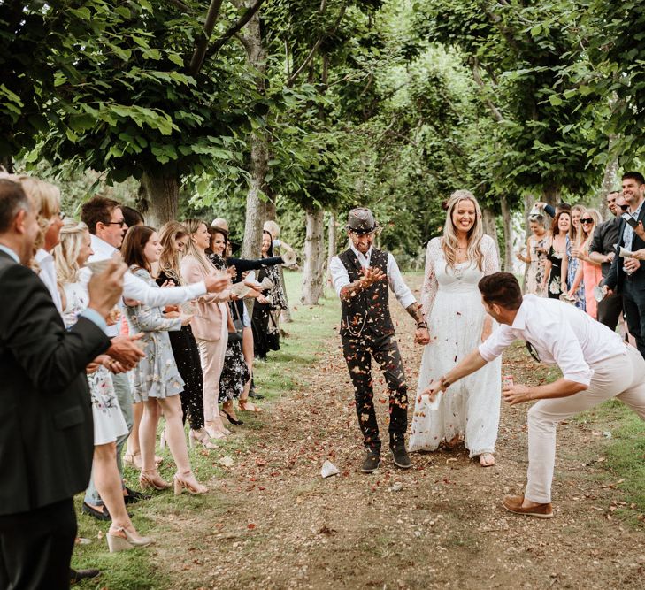 Outdoor Wedding Vibes | Farmhouse at Redcoats | Green Antlers Photography