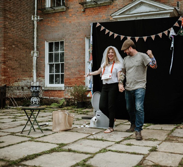 Outdoor Wedding Entertainment | Farmhouse at Redcoats | Green Antlers Photography