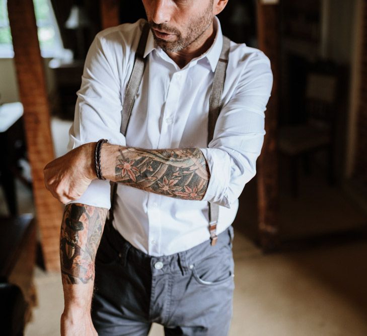 Groom getting ready | Farmhouse at Redcoats | Green Antlers Photography