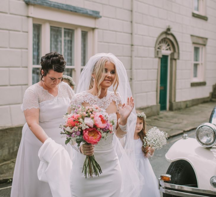 Arriving | St. Thomas Becket Church | Image by Livi Edwards