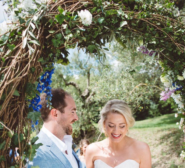 Wedding Ceremony | Bride in Lyn Ashworth Wedding Dress | Outdoor Wedding at Borgo Bastia Creti in Italy | Paolo Ceritano Photography