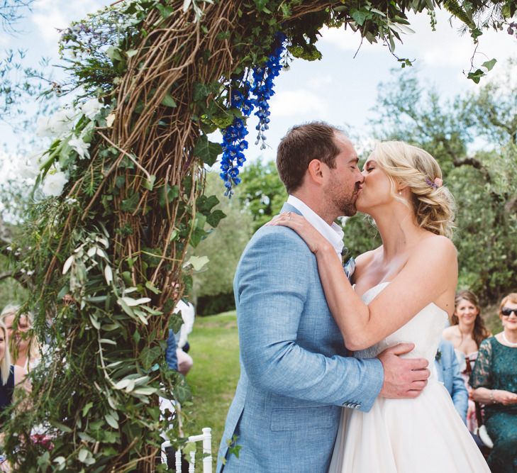 Wedding Ceremony | Floral Arch | Outdoor Wedding at Borgo Bastia Creti in Italy | Paolo Ceritano Photography