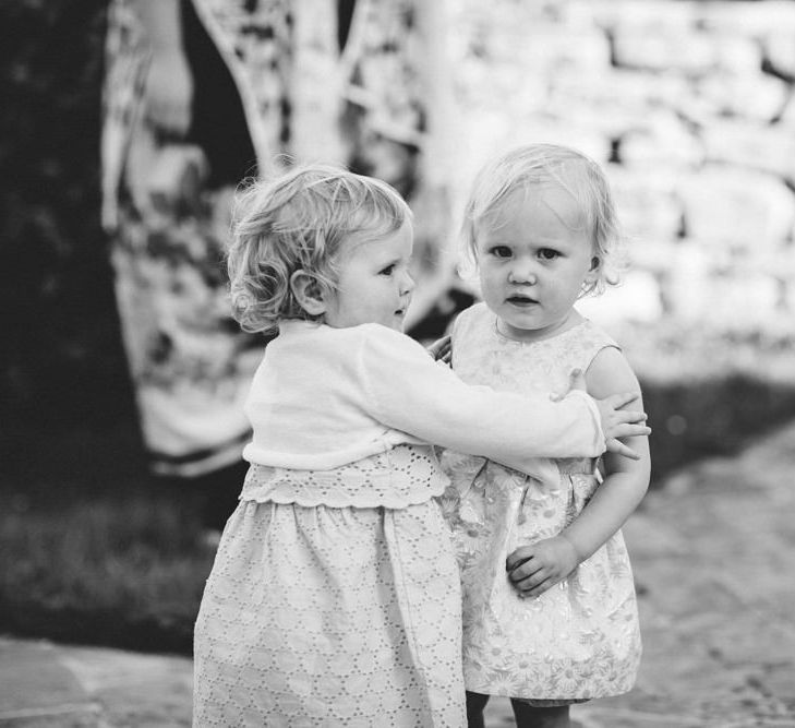 Little Wedding Guests | Outdoor Wedding at Borgo Bastia Creti in Italy | Paolo Ceritano Photography