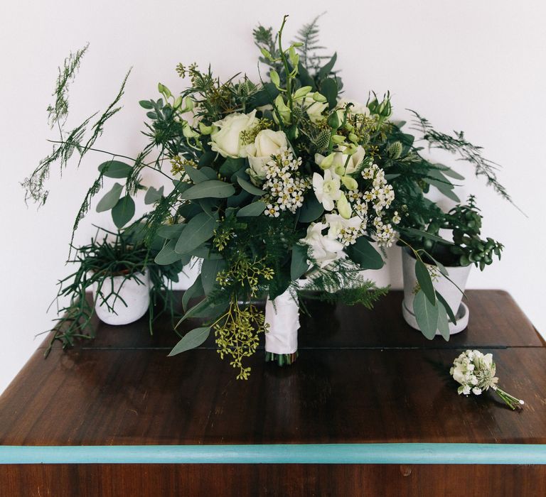 Green & White Bridal Bouquet | Stylish London Wedding at Kachette | Eclection Photography