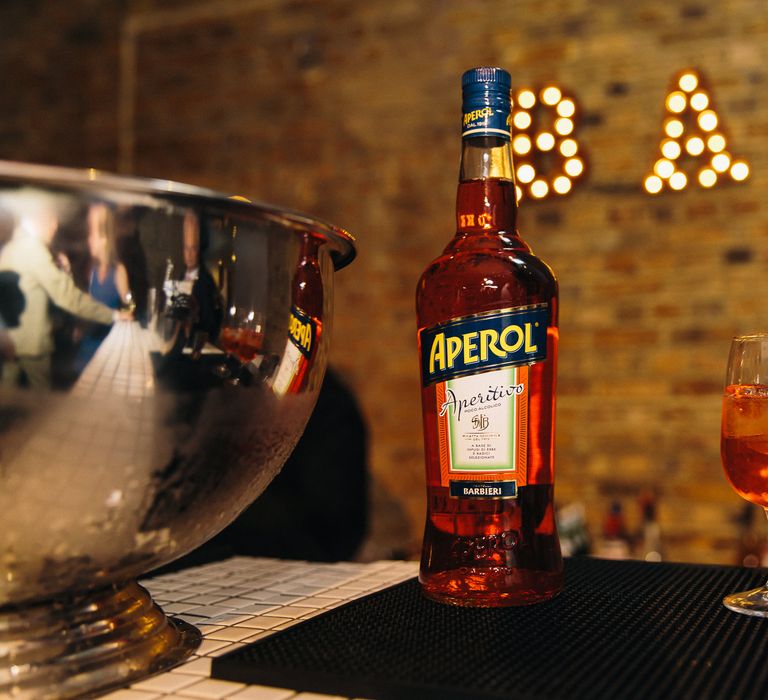 Aperol Spritz | Stylish London Wedding at Kachette | Eclection Photography