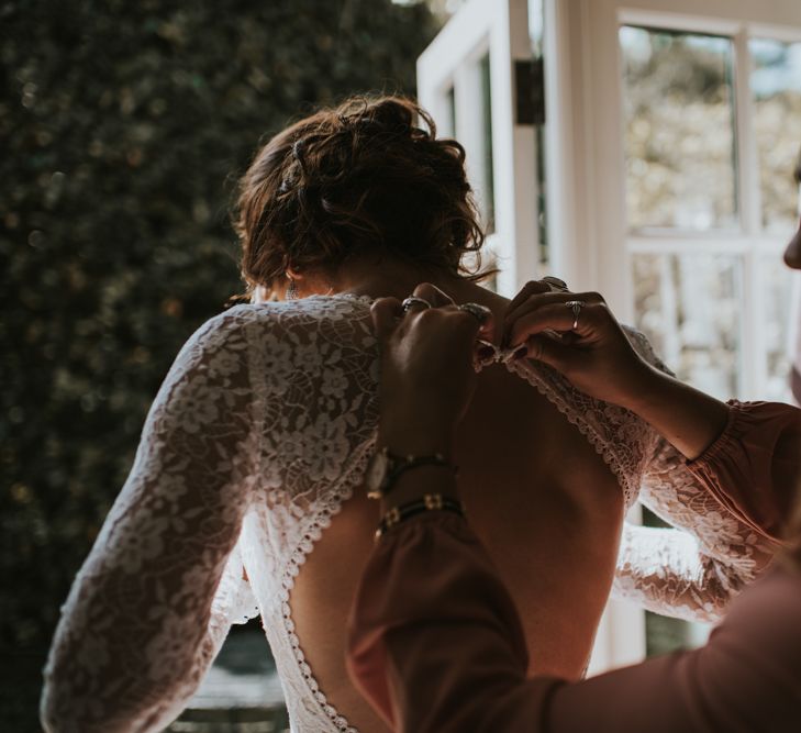 Getting ready | Image by Louise Scott