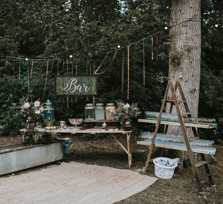 DIY Signage and decor | Outdoor wedding | Boho vibes | Image by Louise Scott