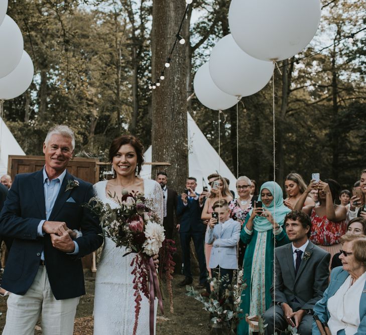 Outdoor wedding | Boho vibes | Image by Louise Scott