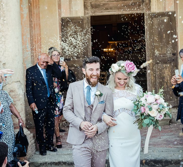 Confetti Moment | Boho Bride in Lace Rime Arodaky Olsen Gown & Flower Crown | Tuscany Wedding | Due su Due Photography