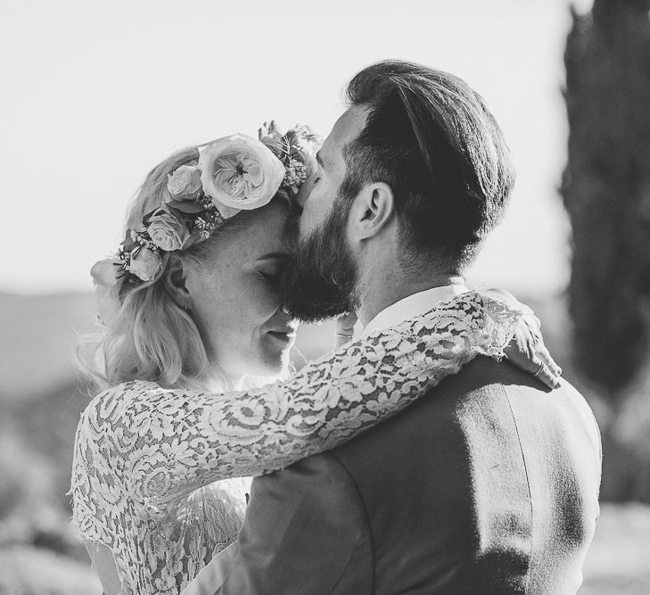 Boho Bride in Lace Rime Arodaky Olsen Gown & Flower Crown | Tuscany Wedding | Due su Due Photography