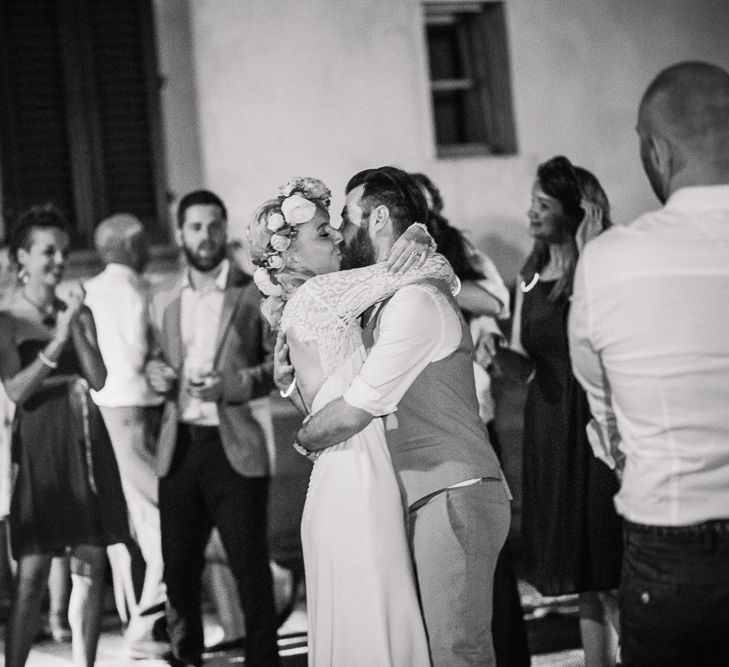 First Dance | Boho Bride in Lace Rime Arodaky Olsen Gown & Flower Crown | Tuscany Wedding | Due su Due Photography