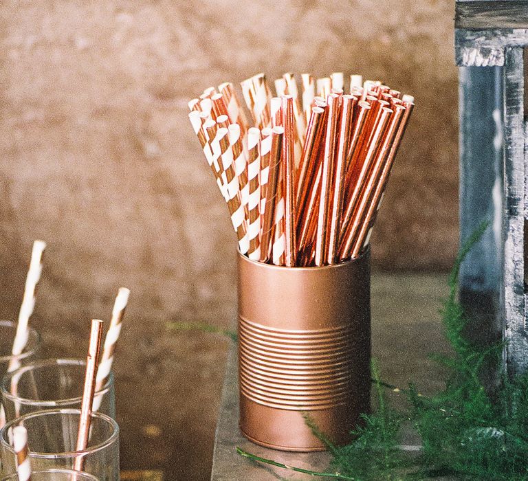 #crowedding stripey straw decor