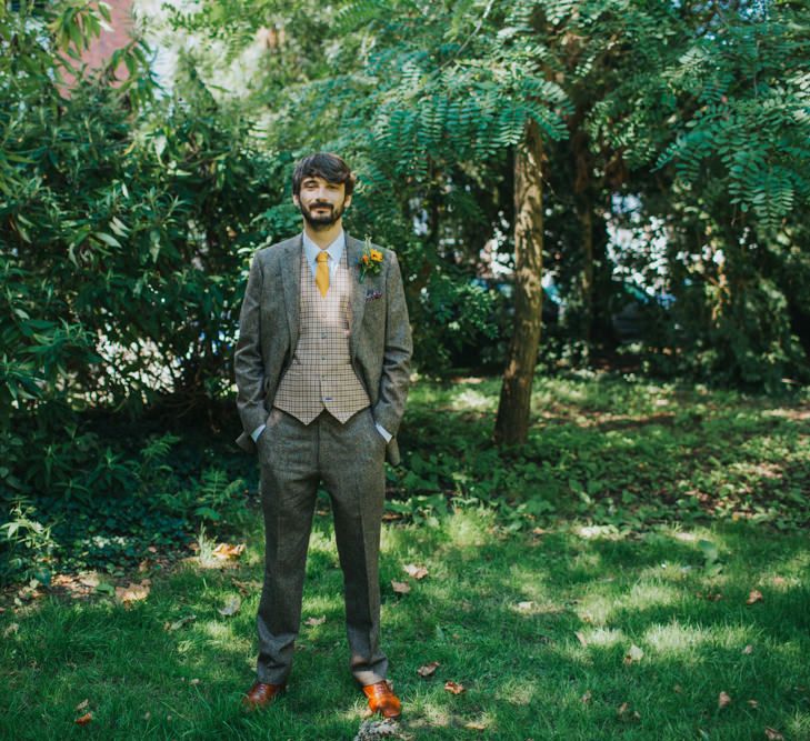 Groom in Tweed Suit | Bright DIY Back Garden Wedding | Lisa Webb Photography | Bright DIY Back Garden Wedding | Lisa Webb Photography