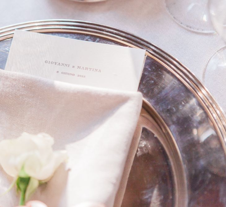 Place Setting With Fresh Flower Favour