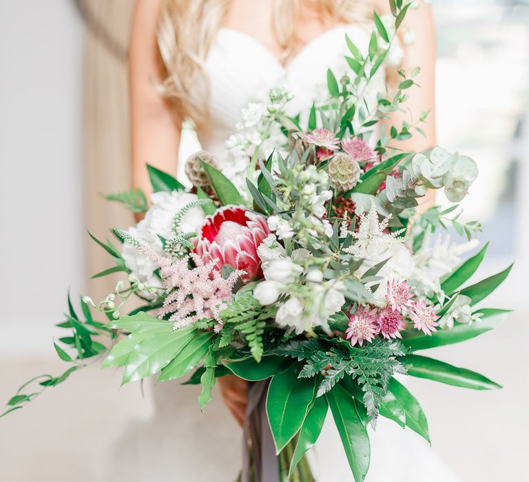 Oversized Bouquet | White Stag Wedding Photography