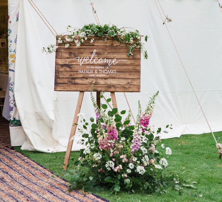 Wooden Wedding Welcome Sign | Beautiful Classic Wedding at Cornwell Manor | Lucy Davenport Photography