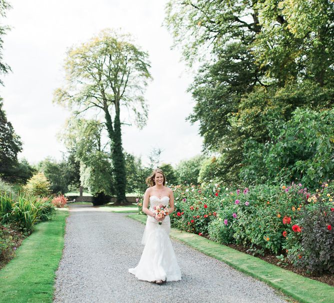 Bride in Lace Sweetheart Neckline Dress | Kathy Silke Photography