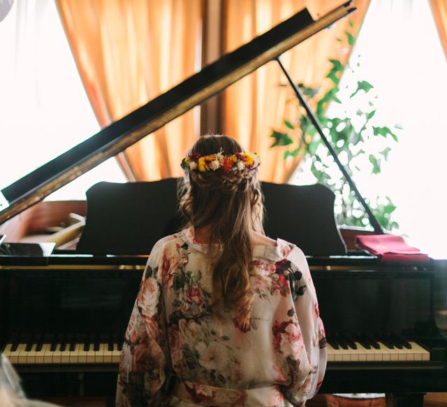 Bride Getting Ready | Colourful Dahlia Flower Crown