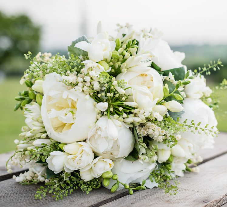 White & Greenery Bouquet | Turner & Moss Photography